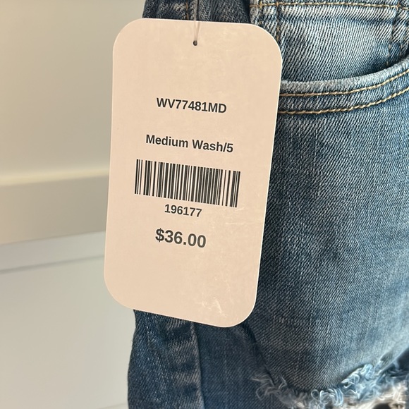 NWT CELLO size 5 High Rise Skinny Distressed Jeans - Picture 2 of 4